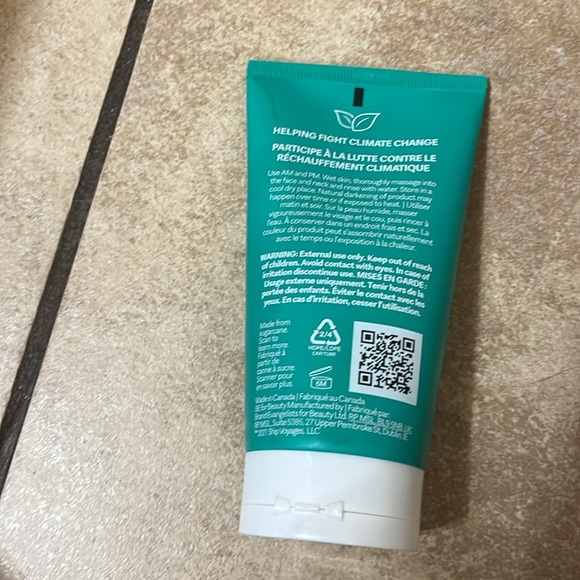 NWT daily gel cleanser from selfless by Hiram - Picture 2 of 3